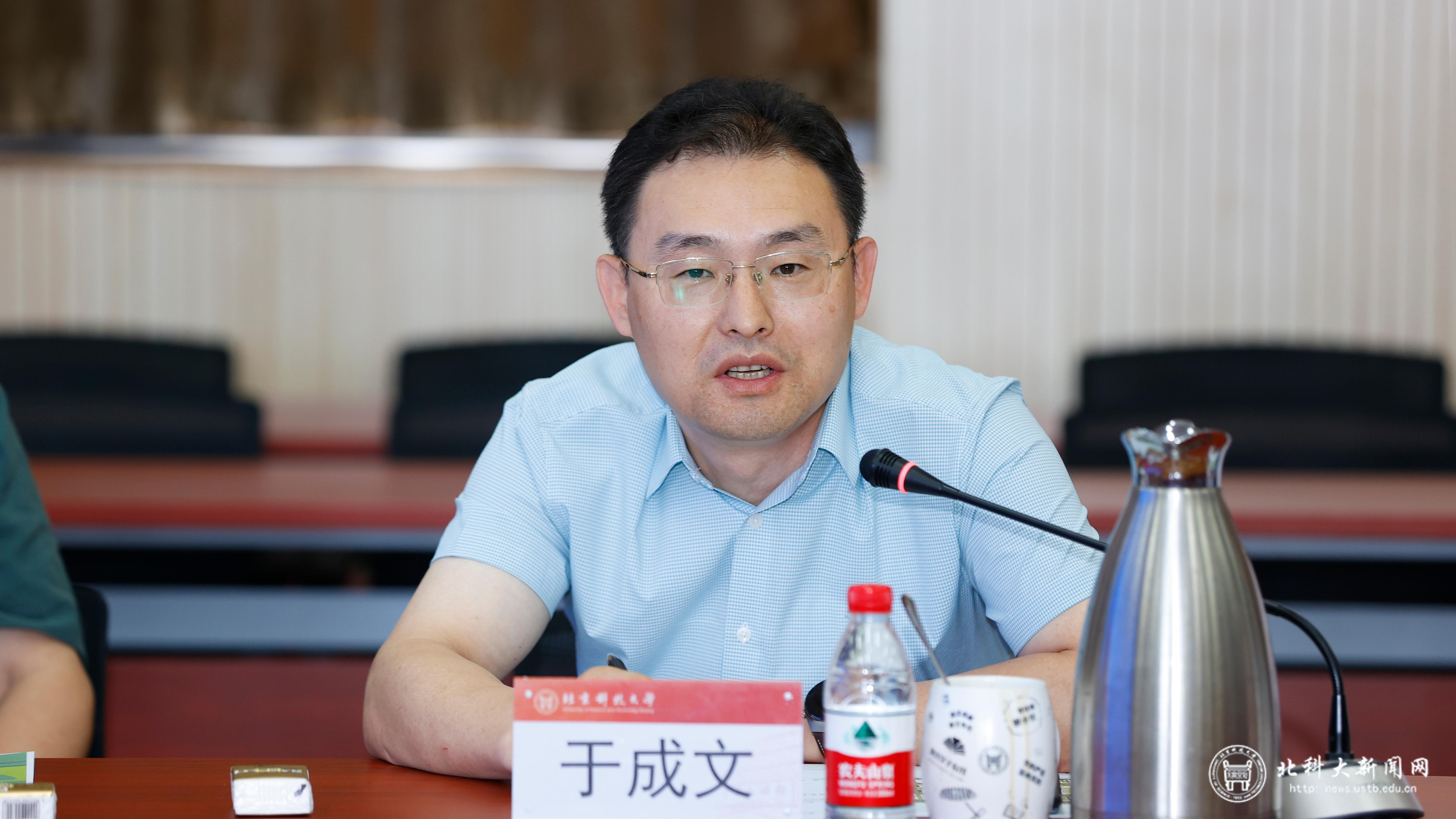 于成文